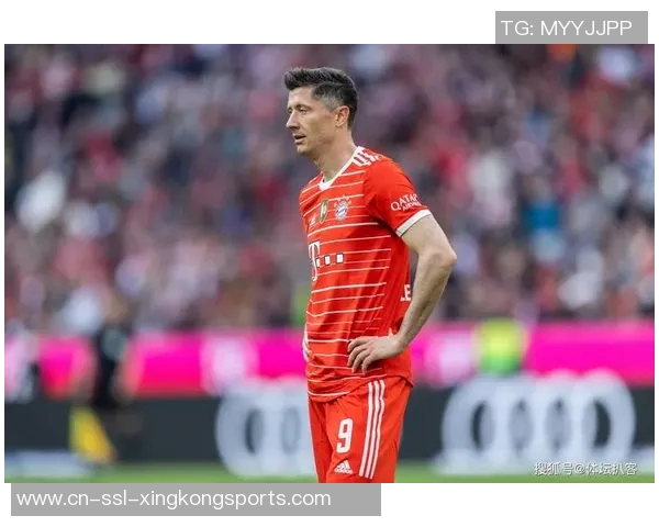 莱万重返德甲与旧主交锋拜仁球迷怒斥其忘恩负义行为